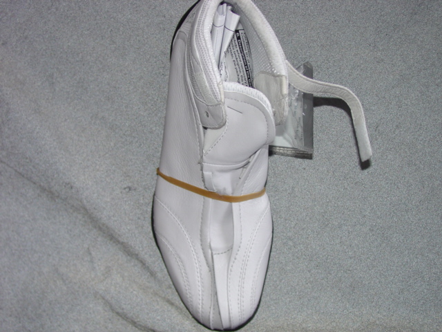 WOMENS TRAINING SHOE COVERING THE ANKLE. WITH UPPERS OF LEATHER AND TEXTILE WHERE THE LEATHER PREDOMINATES. WITH SPECIAL TECHNOLOGY IN THE FORM OF EVA MID-SOLE TO ABSORB IMPACT OF VERTICAL AND LATERAL MOVEMENTS. WITH OUTER SOLE OF RUBBER. WITH LACE-UP FASTENING AND VELCRO STRAP FASTENING. WITH CIF PRICE PER PAIR OF NOT LESS THAN EURO 9.