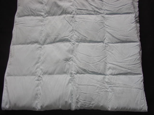 QUILTED THROW WITH 100 PER CENT POLYESTER COVER FILLED WITH GOOSE DOWN. MEASURING 148CMS X 190 CMS. PACKAGED IN A ZIPPED POLYTHENE BAG