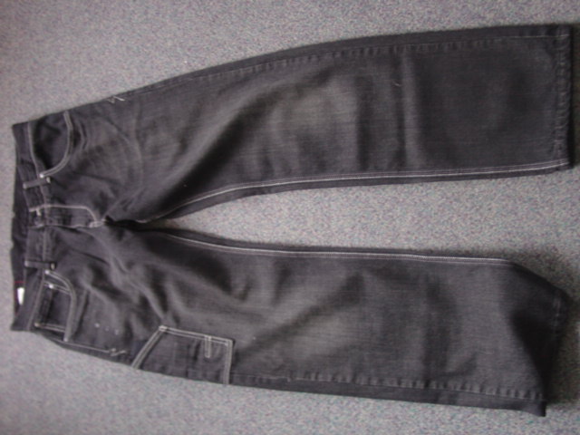 A PAIR OF WOVEN DENIM JEANS FOR MEN. DESIGNED TO COVER THE LOWER PART OF THE BODY FROM THE WAIST TO THE ANKLE ENVELOPING EACH LEG SEPARATELY. WITH A LEFT OVER RIGHT FLY AND BUTTON FASTENING. WITH VARIOUS POCKETS FRONT AND BACK. WITH AN MP3 ELECTRICAL CONNECTOR WHICH ENABLES YOU TO LISTEN TO MUSIC. WITH RAISE RUBBER BUTTONS ON THE LEG OF THE TROUSERS TO SKIP. PAUSE AND PLAY THE MP3 PLAYER. 100 PER CENT COTTON