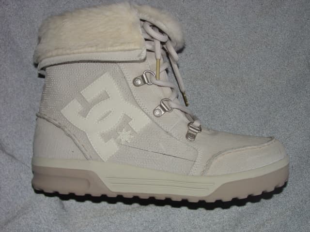 LADIES FASHION ANKLE BOOT. WITH UPPER OF LEATHER. COVERING THE ANKLE BUT NO PART OF THE CALF. WITH LACE FASTENING. WITH  LOGO ON SIDE OF BOOT. OUTER SOLE OF RUBBER. LINED WITH ARTIFICIAL SHEEPSKIN GLUED TO THE INSIDE. IN-SOLE LENGTH MEASURING 24CMS. BEIGE IN COLOUR.