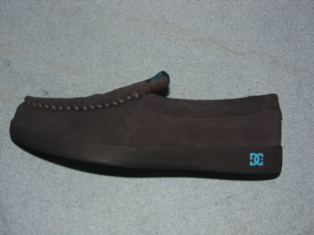 WOMEN'S FASHION/CASUAL  SLIP ON STYLE SHOE WITH AN UPPER OF LEATHER (SUEDE). NOT COVERING THE ANKLE.  OUTER SOLE OF RUBBER INCOPORATING SPECIAL TECHNOLOGY IN THE FORM OF A GAS PAD IN THE HEEL.  IN-SOLE LENGTH EXCEEDS 24CMS.  BROWN IN COLOUR. WITH COMPANY MOTIF ON HEEL, UPPER AND SIDE OF SOLE. CIF PRICE EXCEEDING EURO 7.5