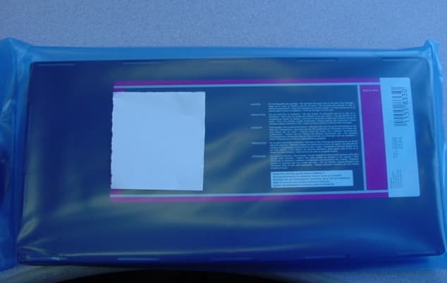 INKJET PRINTER CARTRIDGES FOR USE WITH COMPUTER PRINTERS. THESE CARTRIDGES CONTAINING MAGENTA INK, CONSIST OF A PLASTIC BODY, 6 COLOUR INK TECHNOLOGY, HIGH RESOLUTIONS 1440 X 720 DPI, 2 INTERCHANGEABLE PRINT MODES, PROFESSIONAL LARGE FORMATE BO+ SIZE PRINTER AND PHOTO ACCELERATOR.  IT DOES NOT HAVE A PRINTER HEAD WITH AN INK DELIVERY SYSTEM.  DIMENSIONS L13 X W10 X D1 INCH.