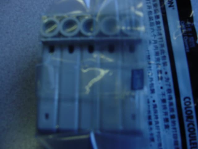 A COLOUR PRINTER CARTRIDGES FOR USE WITH COMPUTER PRINTERS. THESE CARTRIDGES CONSIST OF A PLASTIC BODY AND AN INK DELIVERY SYSTEM.   IT DOES NOT HAVE A PRINTER HEAD INCORPORATED INTO THE CARTRIDGE.