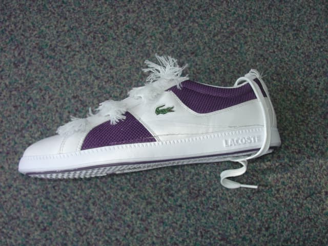 A LADIES TENNIS SHOE. NOT COVERING THE ANKLE. UPPERS OF TEXTILE AND LEATHER MATERIAL WITH THE TEXTILE PREDOMINATES. OUTER SOLES OF PLASTIC/RUBBER. WITH A EVA MIDSOLE DESIGNED TO ABSORB IMPACT. WITH A LOGO ON THE UPPER AND TONGUE. LACE UPS. IN SOLE LENGTH EXCEEDING 24CM. CIF PRICE MORE THAN 7.5 EURO. MAUVE AND WHITE IN COLOUR.
