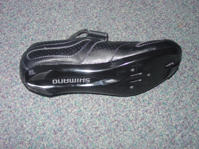 CYCLING SHOE. NOT COVERING THE ANKLE. UPPERS OF LEATHER. OUTER SOLES OF RIGID PLASTIC WITH PROVISION FOR PEDAL CLEATS. LACE UPS WITH A VELCRO FASTENING STRAP. INSOLE LENGTH EXCEEDING 24CMS.