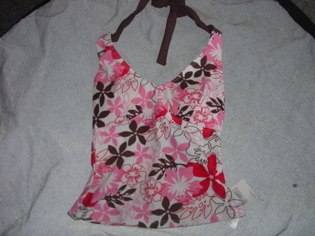 KNITTED TANKINI STYLE VEST.  REACHING DOWN TO THE WAIST.  V-NECK WITH HALTER TIE AROUND NECK.  HEMMED AT BASE OF GARMENT.  SHAPED AND PADDED CUPS. 82 PERCENT POLYAMIDE 18 PERCENT LYCRA