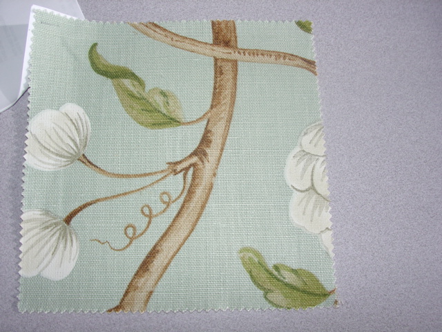 WOVEN PLAIN WEAVE FABRIC. OF LINEN. WEIGHING 387 GRAMS PER METRE SQUARED. PRINTED. FINISHED WIDTH 142 CM.