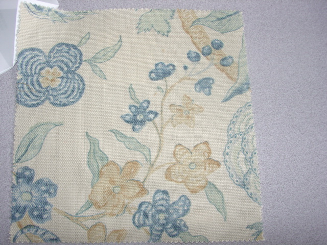 WOVEN PLAIN WEAVE FABRIC. OF LINEN. WEIGHING 387 GRAMS PER METRE SQUARED. PRINTED. FINISHED WIDTH 142 CM.