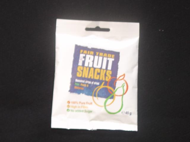 A 40G PACKET OF DRIED PEAR, PEACH AND NECTERINE.  PACKAGED IN WHITE PLASTIC BAG WITH SUSPENSION HOLE AT TOP.