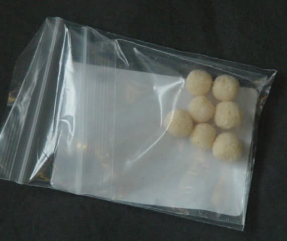EXTRUDED MALT BALL CENTRES FOR INCLUSION IN CONFECTIONERY PRODUCTS, INGREDIENTS : GLUCOSE SYRUP 46%, SUGAR 10%, MALTED MILK POWDER 14%, GLYCEROL MONOSTEARATE, COCONUT OIL, WHEY POWDER 18%, MALT EXTRACT 6%, ARTIFICIAL MALT FLAVOUR.