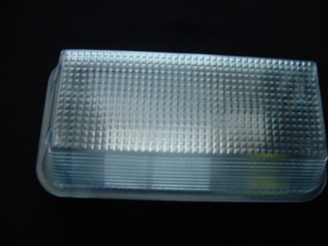 A BULKHEAD LIGHT SUITABLE FOR INTERNAL OR EXTERNAL USE.  CAN BE MOUNTED ON WALL OR CEILING. PLASTIC POLYCARBONATE CASING. FOR USE WITH 100W FILAMENT BC LAMP (MAXIMUM).  PACKED IN A CARDBOARD BOX WITH INSTRUCTIONS.