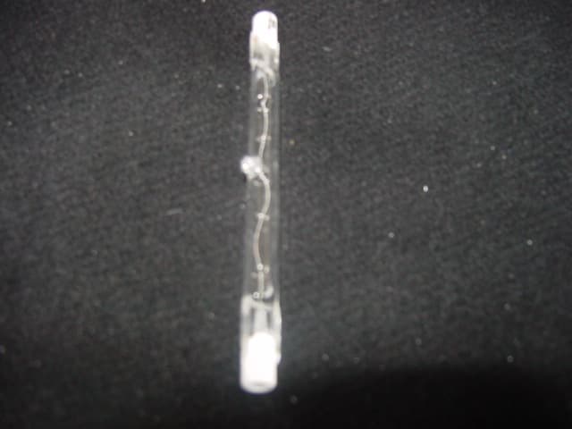 TUNGSTON HALOGEN LAMP. REPLACEMENT LAMP FOR USE IN FLOOD LIGHTING DOMESTIC AND INDUSTRIAL PROPERTY.