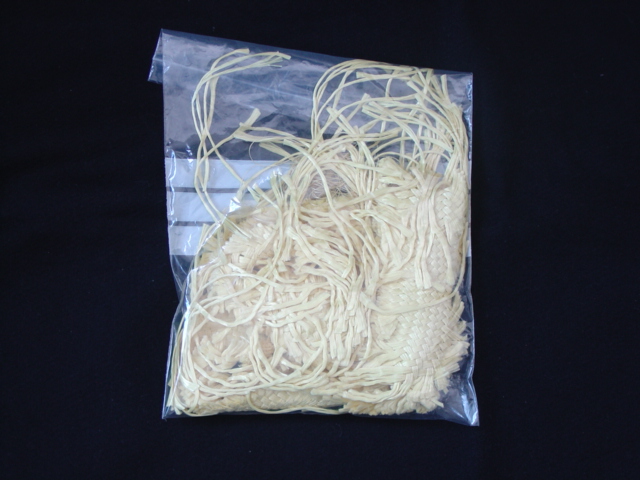 WASTE OF PARA-ARAMID (AROMATIC POLYAMIDE) BRAID AND ROPES INCLUDING SHORTER FIBRES STRIPPED FROM THE ROPE AND FABRIC EDGES. WASTE MADE FROM PULLING FIBRES BY HAND FROM FABRIC EDGES AND ROPES.