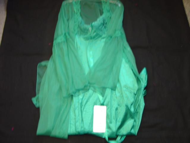KNITTED SHEER DRESSING GOWN STYLE ROBE. REACHING DOWN TO THE ANKLES. COMPLETE FRONT OPENING WITHOUT FASTENING.  WITH LONG SLEEVES.  EDGES OF FRONT OPENING AND SLEEVES HAVE LACE STYLE DECORATION.  OVERSEWN AT SLEEVE ENDS AND AT BASE.  50 PERCENT POLYESTER AND 50 PERCENT NYLON. PACKED ON PLASTIC HANGER WITH A BODY SUPPORTING NIGHTDRESS STYLE GARMENT CLASSIFIED SEPARATELY IN CASE 117884249