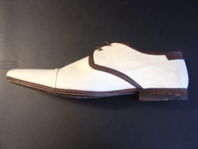 MENS FASHION SHOE. NOT COVERING THE ANKLE. WITH UPPERS OF TEXTILE AND OUTER SOLES OF LEATHER. WITH LACE UP FASTENING. WITH AN INSOLE LENGTH OF MORE THAN 24CMS.