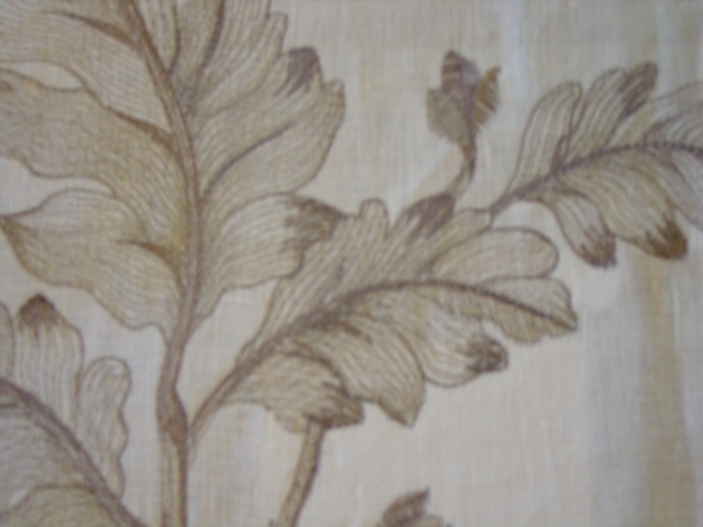 EMBROIDERED WOVEN FABRIC. WITH VISIBLE GROUND. WITH MACHINE EMBROIDERED DESIGN IN LEAVES. BEIGE ON NATURAL COLOURED GROUND FABRIC. WIDTH 132CM. DESIGN REPEAT 65CM. DRY CLEAN ONLY. OF 81 PERCENT LINEN 19 PER CENT VISCOSE. OF A VALUE EXCEEDING 17.5 EURO PER KG (NET WEIGHT).
