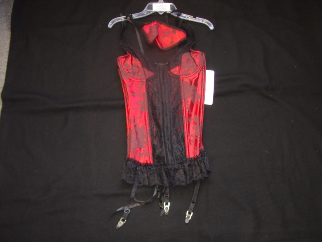 A WOVEN G STRING MADE FROM 65 PER CENT COTTON AND 35 PER CENT POLYESTER. ELASTICATED. PACKAGED TOGETHER WITH A BUSTIER WHICH HAS BEEN CLASSIFIED SEPARATELY. PRESENTED ON A HANGER.