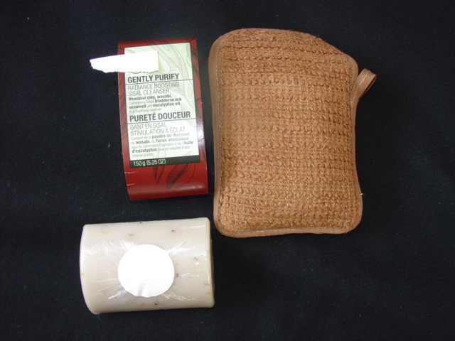 A WOVEN SISAL BODY EXFOLIATING CLEANSER. TO BE USED IN THE BATH OR SHOWER.  SQUARE IN SHAPE WITH ATTACHED TEXTILE HANDLE. PACKAGED TOGETHER WITH EXFOLIATING SOAP. PACKAGED IN A PRINTED CARDBOARD SLEEVE.
