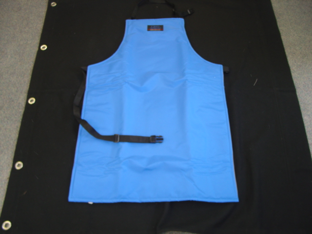 A WOVEN PROTECTIVE APRON. MANUFACTURED FROM A POLY-OLEFIN INSULATION WITH AN OUTER NYLON SKIN WHICH IS LAMINATED TO A MICRO POROUS FILM. WITH DOUBLE AND TRIPLE STITCHED SEAMS. DESIGNED TO BE WORN AROUND THE WAIST. WITH TEXTILE TIES AROUND THE WAIST AND NECK. TO BE USED IN ULTRA COLD TEMPERATURES UPTO MINUS 160 DEGREES.