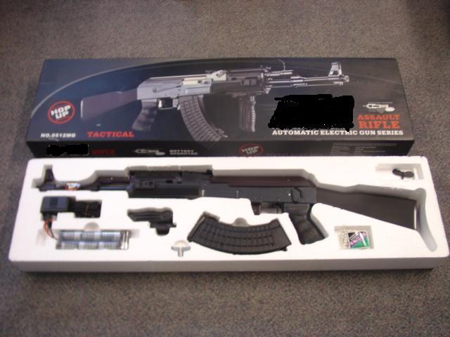 AN AUTOMATIC ELECTRIC POWERED AIR ASSUALT RIFLE.  ALL BLACK WITH A FIXED STOCK (FOR BATTERIES).  FEATURES INCLUDE: SELECTOR LEVER SWITCH, COCKING LEVER, REAR TARGET SIGHT, FRONT SIGHT, GRIP, TRIGGER GUARD, TRIGGER, MAGAZINE, MAGAZINE RELEASE LEVER, FRONT GRIP AND DETACHABLE DUMMY CLEANING ROD. PROJECTS 6MM PLASTIC BB BULLETS WHICH CAN REACH 30 TO 40 METERS. IT ALSO HAS A VARIABLE HOP UP SYSTEM WITH A MAGAZINE CAPACITY OF 600 PROJECTILES.  OVERALL LENGTH 870 MM AND WEIGHT 3400 G.