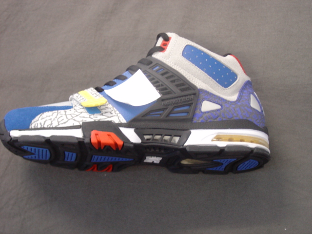 A UNISEX SKATEBOARDING SHOE. UPPERS OF LEATHER AND OUTER SOLES OF RUBBER. COVERING THE ANKLE BUT NO PART OF THE CALF. WITH SPECIAL TECHNOLOGY IN THE FROM OF AN EVA MIDSOLE AND AIRBAG. WITH LACE-UP FASTENING AND A VELCRO STRAP. INSOLE LENGTH EXCEEDS 24 CMS. WITH COMPANY LOGO ON THE UPPER AND OUTER SOLE. CIF PRICE EXCEEDS 7.5 EUROS.