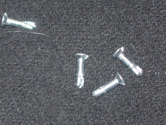 CARBON STEEL CROSS HEAD SELF DRILLING SCREW, SHANK MEASURES 4.5 MM BY 14 MM.