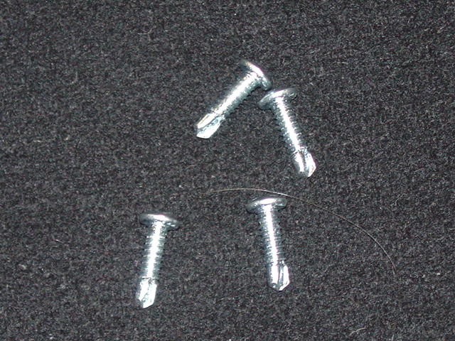 CARBON STEEL CROSS HEAD SELF DRILLING SCREW, SHANK MEASURES 4.5 MM BY 16 MM.