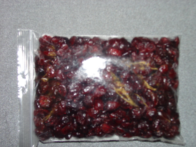 DRIED SWEETENED CRANBERRIES. INGREDIENTS SUGAR 64 PERECNT CRANBERRIES 35 PERCENT SUNFLOWER OIL 1 PERCENT. PACKAGED IN 11.3KG CARTONS.