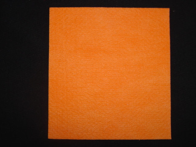 A PU SPONGE CLEANING CLOTH. MADE WITH SYNTHETIC SPONGE COVERED BOTH SIDES WITH A NON WOVEN MATERIAL. MEASURING 20.5CM X 19CM.
