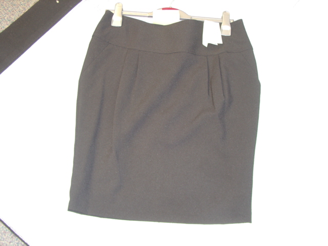 WOMENS WOVEN SKIRT. OF POLYESTER. REACHING DOWN TO JUST BELOW THE KNEE. WITH PARTIAL OPENING AT THE BACK FASTENED BY A ZIP. WITH A SMALL SPLIT UP THE SKIRT. IMPORTED ON A PLASTIC HANGER WHICH IS CLASSIFIED SEPARATELY BECAUSE IT IS CLEARLY SUITABLE FOR RE-USE AS PART OF A CONTRACTED HANGER RE-USE PROGRAMME, WHERE THE HANGER IS DESIGNED TO BE USED SEVERAL TIMES FOR THE TRANSPORT OF GARMENTS.