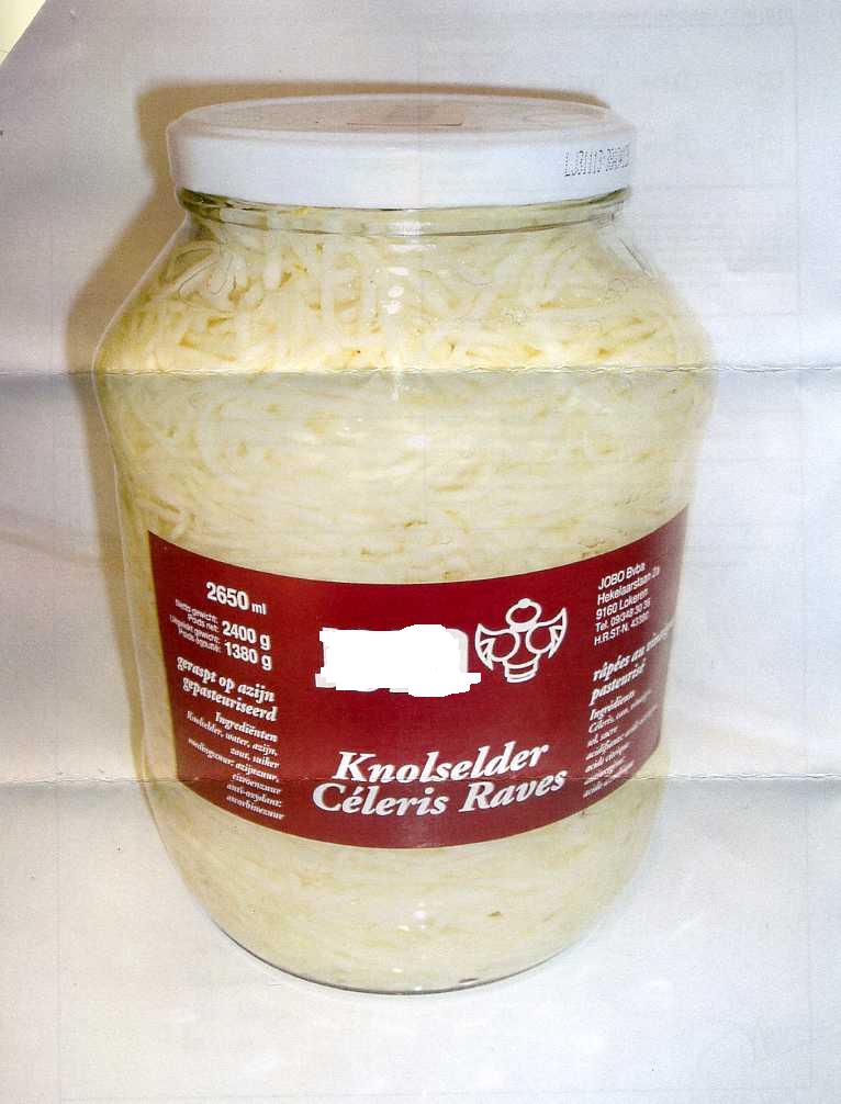 THE PRODUCT IS SHREDDED CELERIAC IN A MIXTURE OF WATER, VINEGAR, SALT, SUGAR AND PRESERVATIVES.  SOLD IN 2650ML CLEAR GLASS JARS WITH A WHITE LID.