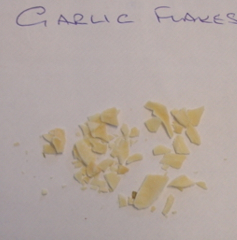 DRIED GARLIC FLAKES