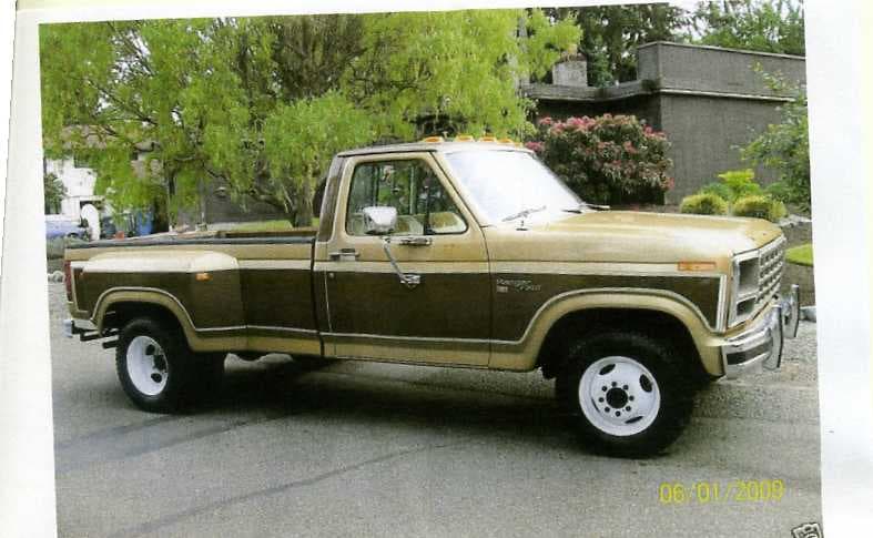 A 1980 FORD F350 SINGLE CAB XLT RANGER DUALLY SINGLE AXLE 2 WHEEL DRIVE PICK UP TRUCK. WITH A 6.6 LITRE V8 ENGINE AND MANUAL GEARS. BEIGE, CREAM AND BROWN IN COLOUR. WITH CREAM BENCH SEAT.