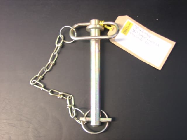 TRAILER TOWING PIN WITH CHAIN AND LYNCH PIN. OF STEEL. DESIGNED TO CONNECT TRAILORS TO TRACTOR UNITS. MEASURES APPROX 23 CMS LONG.