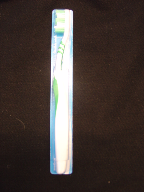 TOOTHBRUSH. OF PLASTIC. PACKAGED IN CELLOPHANE AND CARDBAORD.