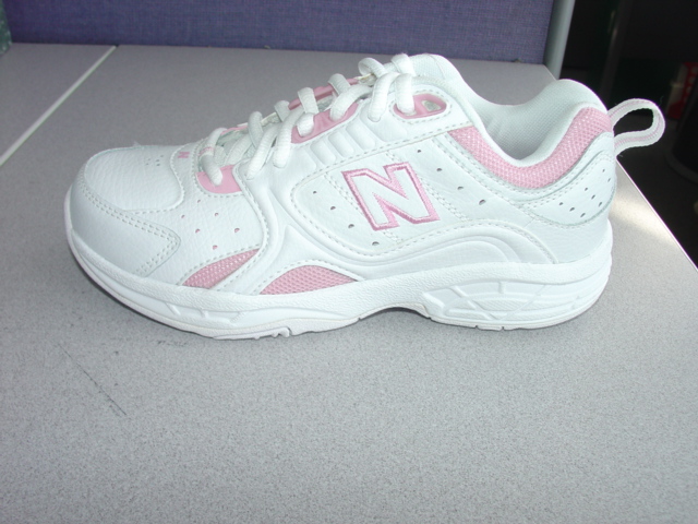 A CHILDS CROSS TRAINER WITH AN UPPER OF LEATHER, TEXTILE AND PLASTIC WHERE THE LEATHER PREDOMINATES. NOT COVERING THE ANKLE. IN-SOLE LENGTH IS LESS THAN 24CMS. LOGO ON THE SIDE OF THE SHOE. LACE-UPS. SPECIAL TECHNOLOGY IN THE FORM OF AN EVA MIDSOLE AND A PAD. CIF PRICE EXCEEDS 7.5 EUROS.  WHITE AND PINK IN COLOUR.