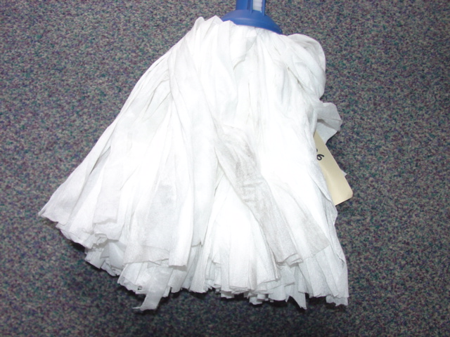 A MOP HEAD. OF NON-WOVEN VISCOSE AND POLYESTER. SUPPLIED WITHOUT HANDLE BUT WITH SOCKET MADE OF POLYPROPYLENE. STRAND WIDTH APPROX 100MM.