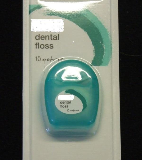 DENTAL FLOSS. FOR REMOVING PLAQUE AND FOOD PARTICLES FROM BETWEEN THE TEETH AND ALONG THE GUM LINE. 10 METRES IN LENGTH. CONTAINED INSIDE A TRANSPARENT GREEN PLASTIC HOLDER  WITH A FLIP UP LID. PACKAGED FOR RETAIL SALE IN A BLISTER PACK ON A PRINTED BACKING CARD. CONTAINS 0.0325mg SODIUM FLUORIDE PER METRE.