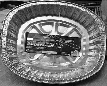 DISPOSABLE ROASTING TRAY. OF RECYCLED ALUMINIUM FOIL.