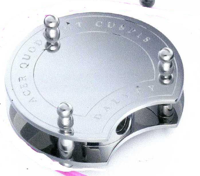 STAINLESS STEEL PENCIL SHARPNER. CIRCULAR IN SHAPE. MEASURES 72MM (D) X 37MM (H). PACKAGED IN A CARDBOARD AND PAPER GIFT BOX.