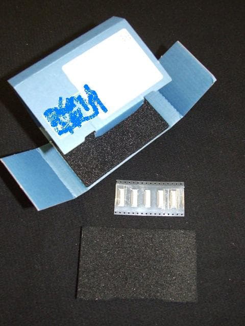 SURFACE MOUNT DEVICE SOCKET FOR A FLEXIBLE FLAT CABLE(FFC). THE FFC CONNECTS BY MEANS OF A PLUG. DESIGNED FOR USE IN PDAS, NOTEBOOKS, GPS, DIGITAL CAMERAS ETC. PACKAGED IN A BLUE PRINTED CARD BOX CONTAINING FIVE CONTACT ELEMENTS.