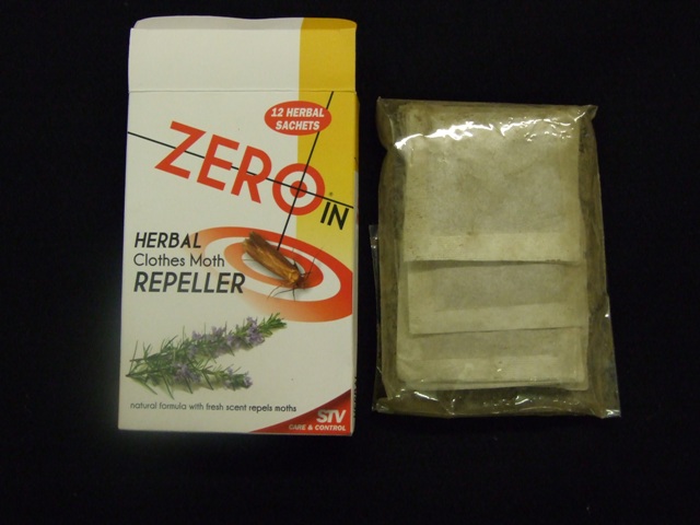 HERBAL CLOTHES MOTH REPELLER.
A NATURAL BLEND OF ORGANIC HERBS TO DETER MOTHS. THE AROMA REPELS MOTHS AND LEAVES GARMENTS SMELLING FRESH WITHOUT NEED FOR CHEMICAL MOTH BALLS. WITH PEPERMINT, ROSEMARY, THYME AND CLOVES