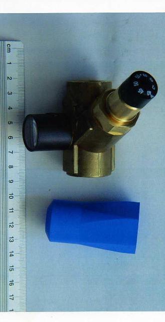 WATER CIRCULATION TEMPERATURE CONTROL AND REGULATOR VALVE, WITH THERMOSTAT. MADE OF METAL.