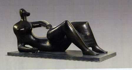 RECLINING FIGURE 1982 ORIGINAL CAST BRONZE SCULPTURE BY HENRY MOORE 1898-1986. INSCRIBED MOORE, NUMBERED 7 OF 9 AND WITH MORRIS SINGER FOUNDERS LONDON. 246CM LONG.