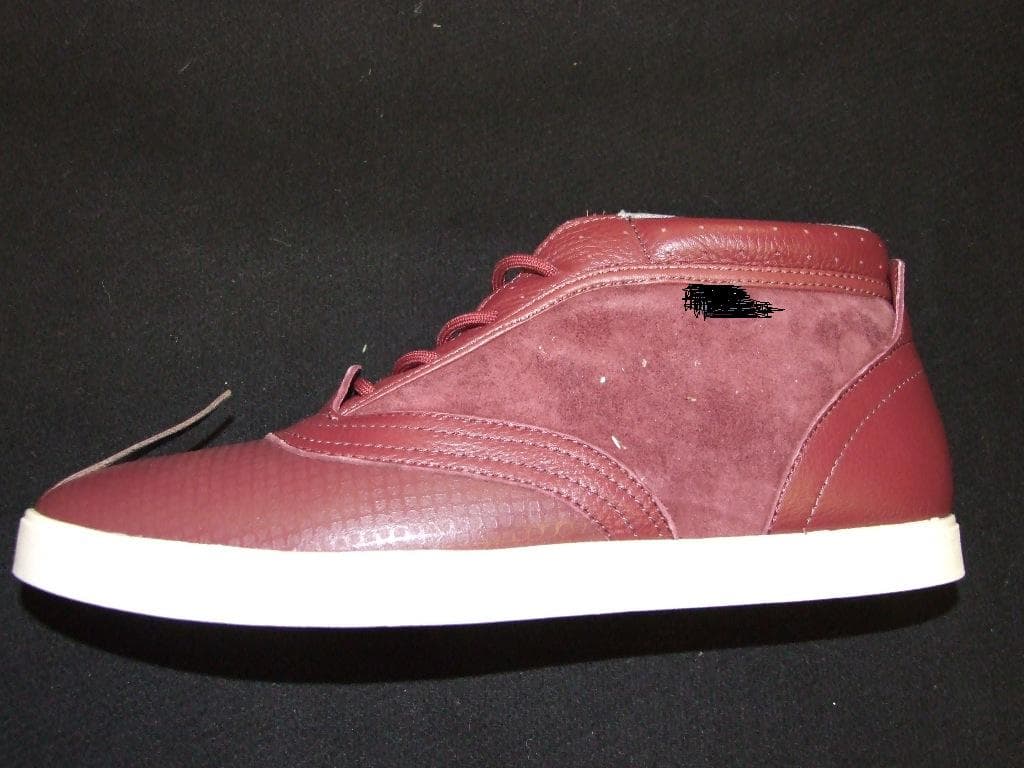 UNISEX CASUAL SHOE. COVERING THE ANKLE. UPPERS OF LEATHER, OUTER SOLES OF RUBBER. WITH LACE FASTENING. INSOLE LENGTH MORE THAN 24CM. CIF PRICE EXCEEDS 7.5 EUROS. WITH LOGO ON TONGUE, UPPER AND OUTER SOLE. MAROON IN COLOUR.
