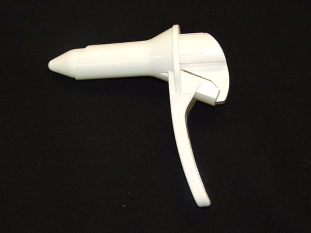 SELF CONTAINED, SELF ILLUMINATING PROCTOSCOPE OF ABS PLASTIC WITH LED LIGHT SOURCE. FOR THE EXAMINATION OF THE ANAL CANAL. FULLY DISPOSABLE. FOR SINGLE PATIENT USE. COMES STERILE IN A SEALED PLASTIC AND PAPER PACKET AND READY FOR IMMEDIATE USE.