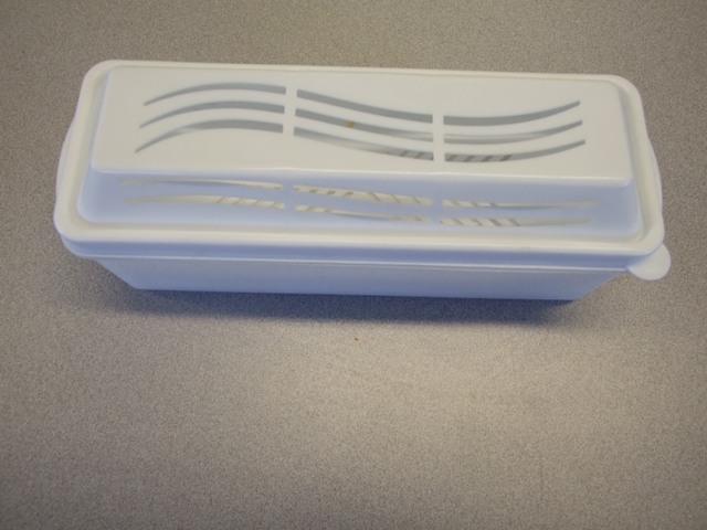 ITEM CONSISTS OF A PLASTIC CONTAINER WITH A REMOVABLE SLOTTED LID AND SLOTTED TRAY AND 500G OF CHLORIDE CRYSTALS WHICH ARE SEALED IN A PLASTIC BAG. THE CRYSTALS ARE TO BE POURED ONTO THE SLOTTED TRAY AND ABSORD MOISTURE FROM THE ATMOSPHERE. THE USED CRYSTALS FALL THROUGH THE SLOTS IN THE TRAY AND COLLECT IN THE BOTTOM OF THE CONTAINER. THE ITEM MEASURES APPROXIMATELY 24CM X 10CM X 9CM. THE ITEM IS PRESENTED FOR RETAIL SALE IN A CARDBOARD BOX WITH INSTRUCTIONS FOR USE.