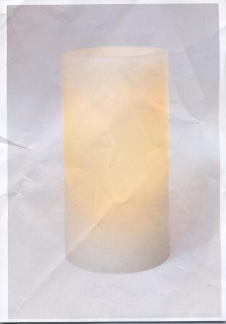 FLAMELESS CANDLES. A PACK OF 3 CANDLES. MADE OF PLASTIC WITH AN OUTER COATING OF  WAX COATING, VANILLA SCENTED. RUN ON AA SIZED BATTERIES, INCLUDES A TIMER. DIMENSIONS APPROX 145MM. PUT UP FOR RETAIL SALE.