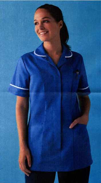 WOVEN INDUSTRIAL OCCUPATIONAL GARMENT FOR WOMEN (NURSES TUNIC). REACHING DOWN TO BELOW THE WAIST. V-NECK WITH CONVERTIBLE PETER PAN COLLAR. CONTRAST PIPING ON COLLAR AND SLEEVES. PARTIAL FRONT  OPENING FASTENED RIGHT OVER LEFT BY CONCEALED ZIP.  SHORT SLEEVES. WITH TWO HIP AND TWO BREAST POCKETS OF SAME FABRIC (ABOVE AND BELOW THE WAIST). DOUBLE ACTION BACK AND VENTS. HEMMED AT BASE. 210GSM. 65% POLYESTER. 35% COTTON.