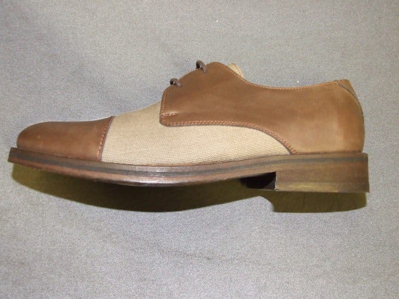 MENS LEATHER AND TEXTILE UPPER SHOE. THE LEATHER PREDOMINATES.  WITH LEATHER TOE CAP AND LEATHER HEEL AND SIDES TO THE EYELETS. WITH TEXTILE TONGE AND PART SIDES. LACE UP. INNER SOLE EXCEEDING 24 CMS.  SOLE OF LEATHER WITH HALF RUBBER NON SLIP HEEL.